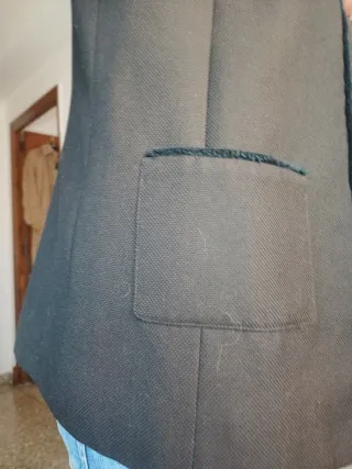 Americana negra con ribete