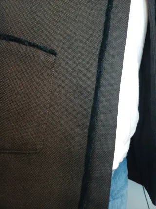 Americana negra con ribete