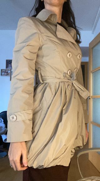 Gabardina beige con cinturón