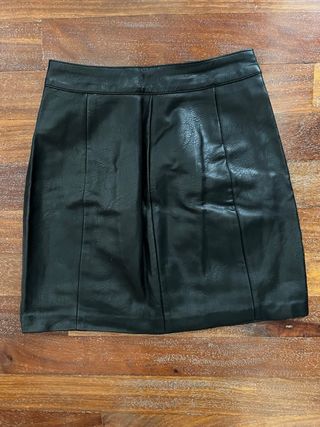 Falda mini negra Stradivarius Talla 32