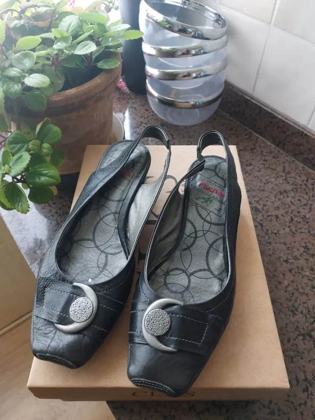 Fluchos Negro y Plata Slingback