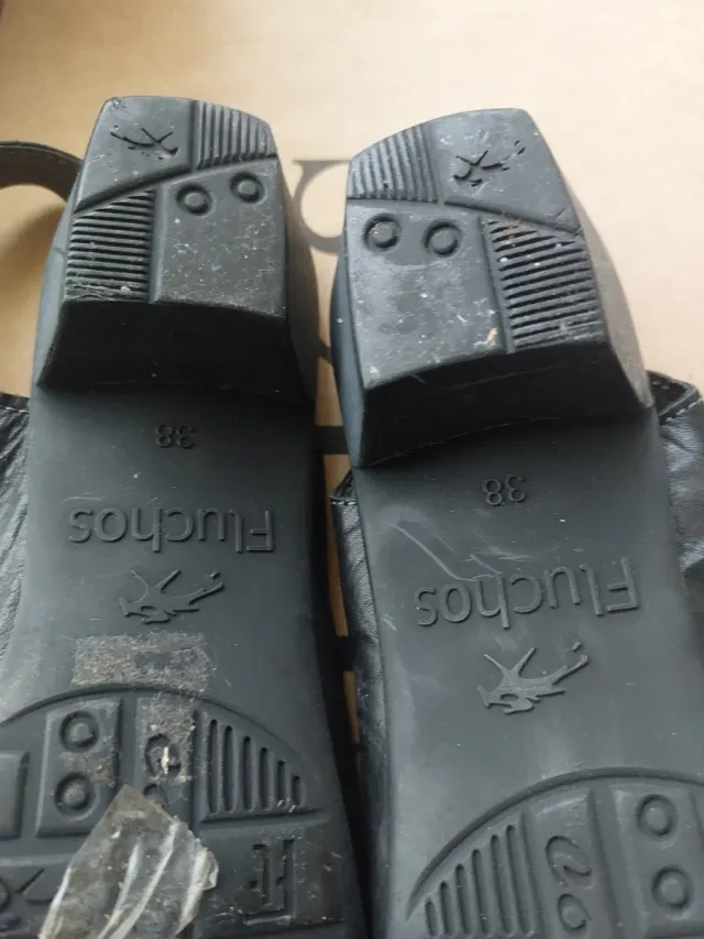 Fluchos Negro y Plata Slingback