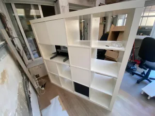 Estantería Kallax Ikea con 8 cajones y una caja