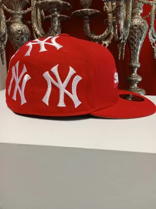 Gorra New Era 59Fifty Roja Supreme Talla 7.3/8