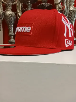 Gorra New Era 59Fifty Roja Supreme Talla 7.3/8