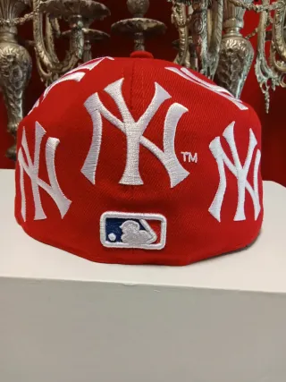 Gorra New Era 59Fifty Roja Supreme Talla 7.3/8