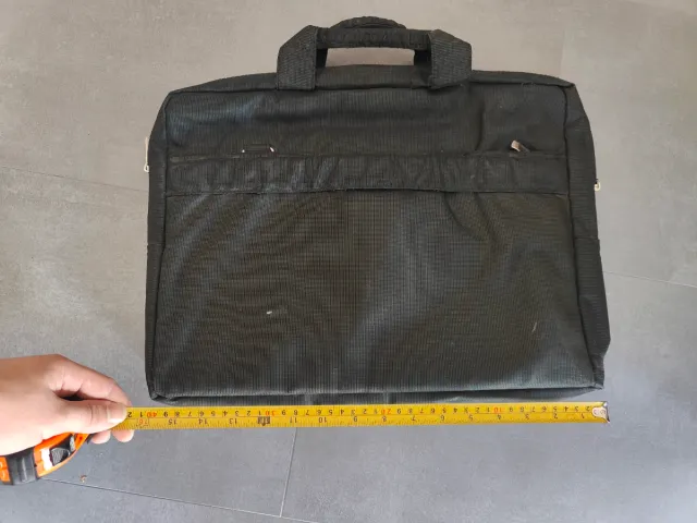 Funda portátil con compartimentos