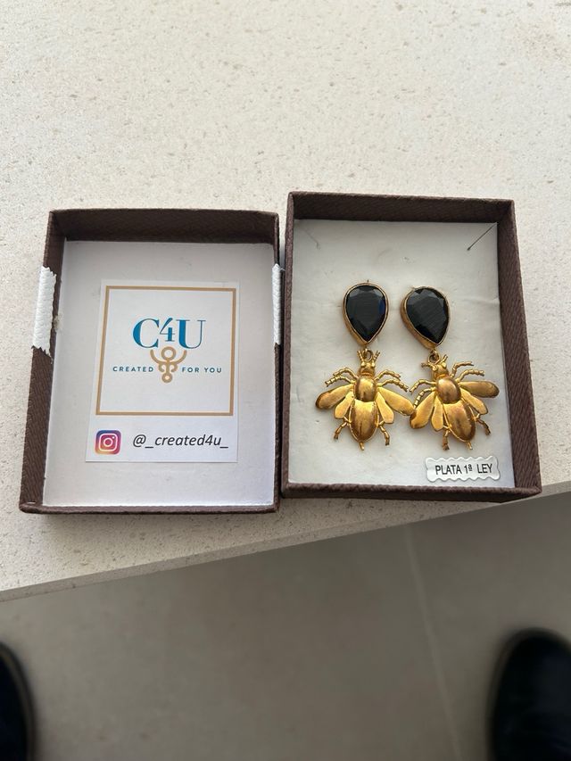 Pendientes Abejas Doradas con Piedra Negra