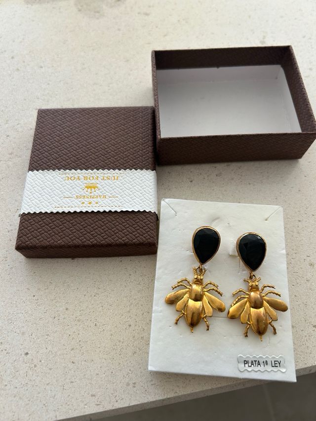 Pendientes Abejas Doradas con Piedra Negra