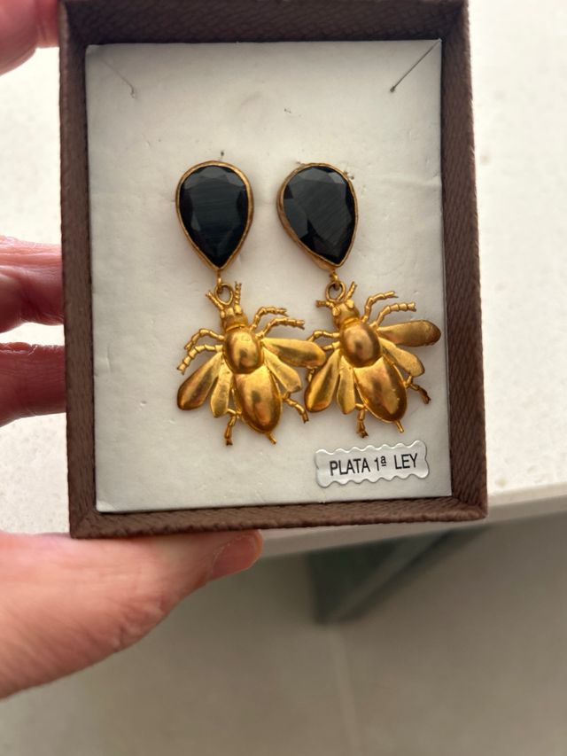 Pendientes Abejas Doradas con Piedra Negra