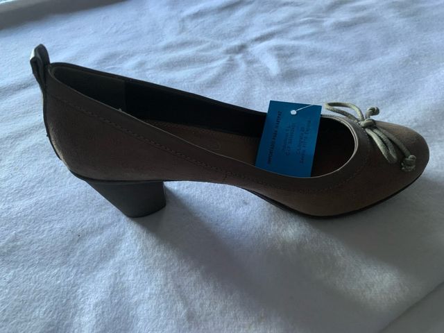 Zapatos de tacón marrones