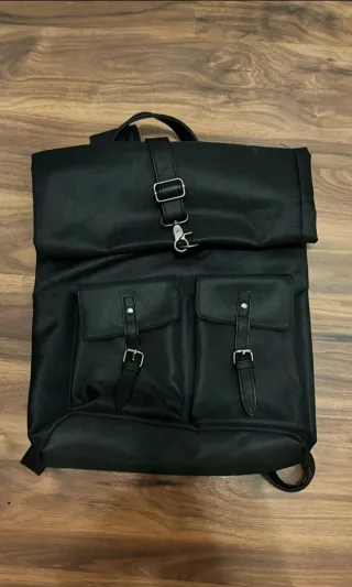 Bolso de cuero negro