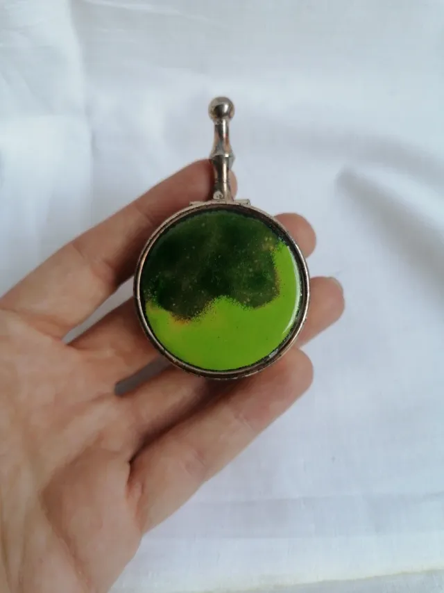 Cenicero vintage de bolsillo verde