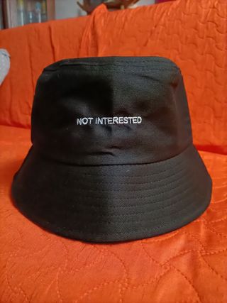 Bucket hat Not interested