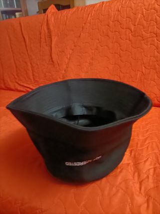 Bucket hat Not interested