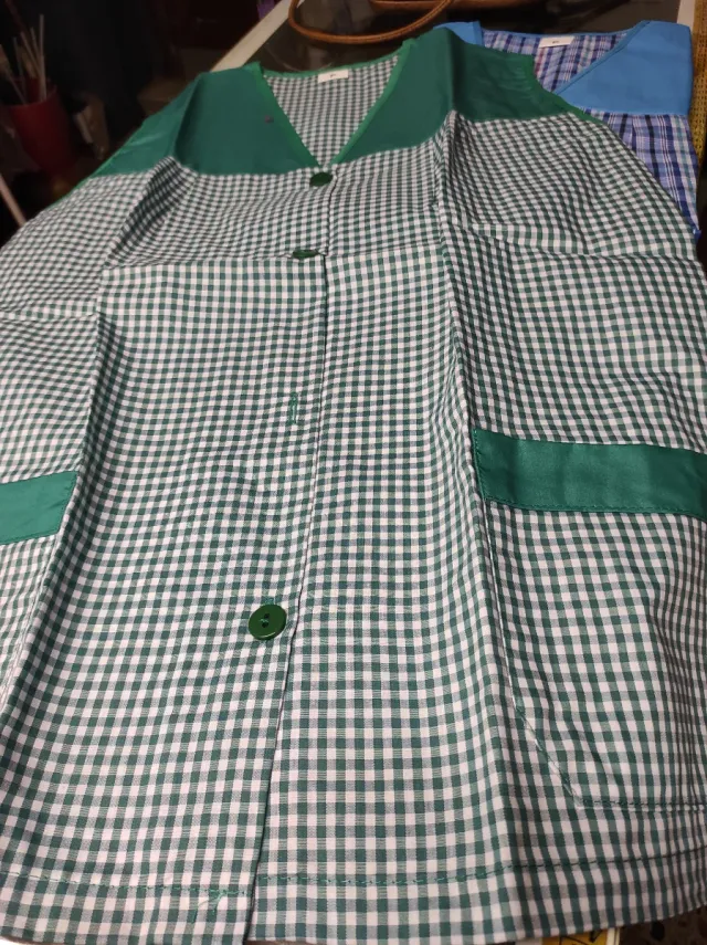 Mandilón de mujer corto de botones