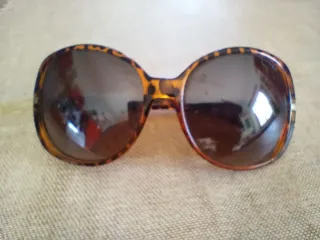 Occhiali da sole tartarugati