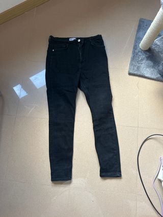 Pantalones vaqueros Zara negros