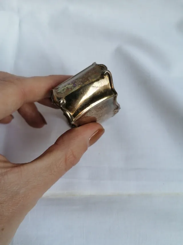 Servilletero de alpaca con inicial G