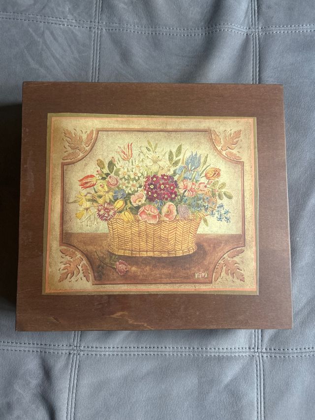 Caja decorativa madera y mimbre flores