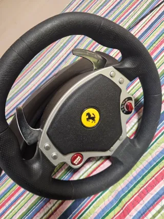 Volante Thrustmaster Ferrari