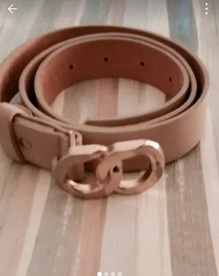 Cinturón beige polipiel hebilla dorada