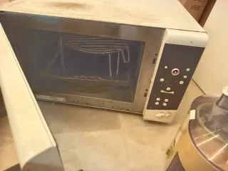 Horno-microondas con grill Whirpool