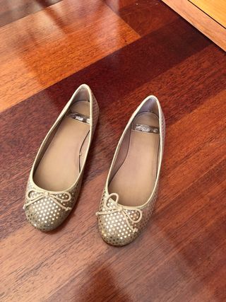 Manoletinas doradas Zara