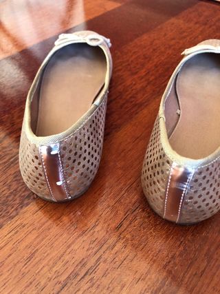 Manoletinas doradas Zara