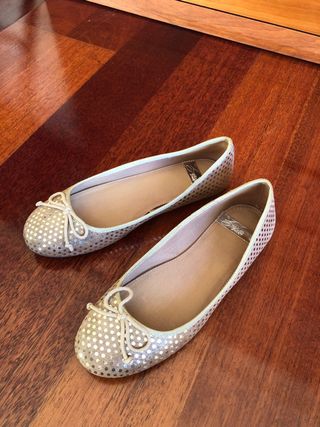 Manoletinas doradas Zara