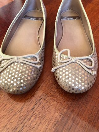 Manoletinas doradas Zara