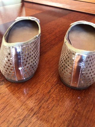 Manoletinas doradas Zara