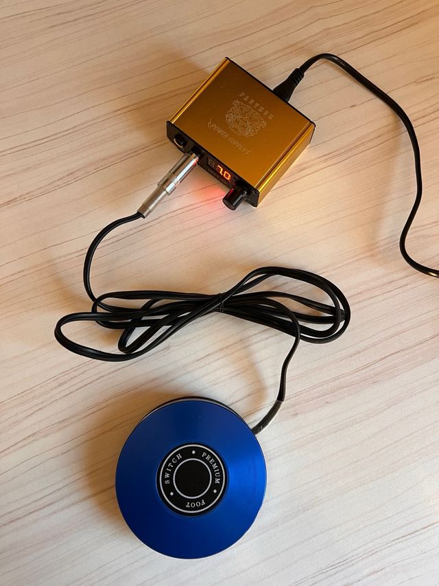 Fuente de alimentación y Pedal Tatuaje