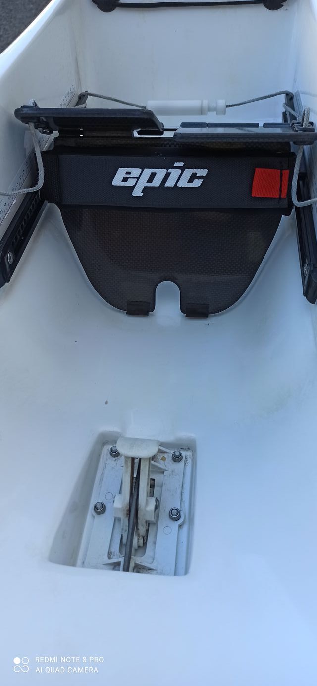 Surfski (Piragua de mar) Epic punta roja. V-10L