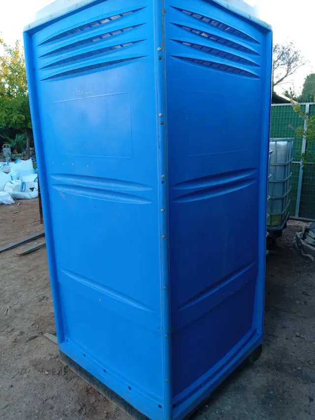 Baño portátil azul y gris