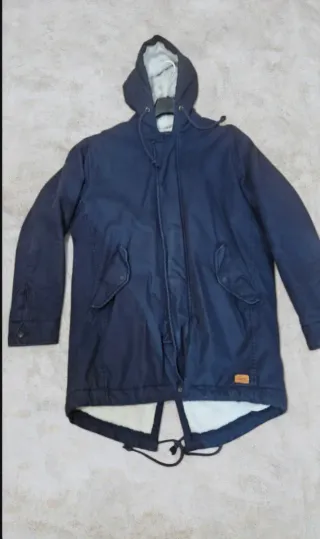 Cappotto blu con cappuccio