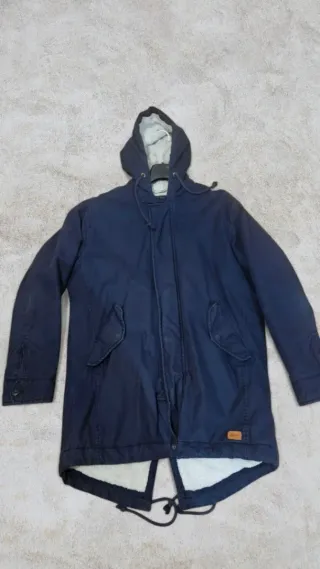 Cappotto blu con cappuccio