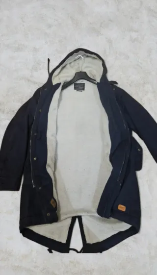 Cappotto blu con cappuccio