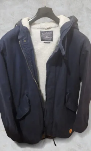 Cappotto blu con cappuccio