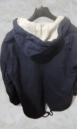 Cappotto blu con cappuccio