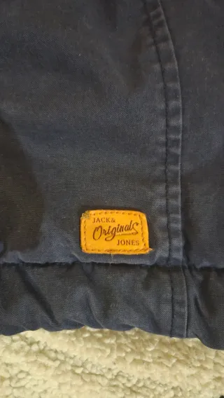 Cappotto blu con cappuccio