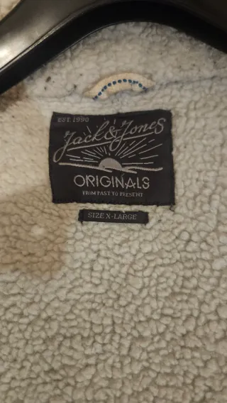 Cappotto blu con cappuccio