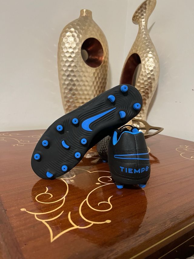 Botas de Fútbol Nike Tiempo Negras y Azules