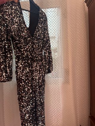 Mono lentejuelas negro y dorado