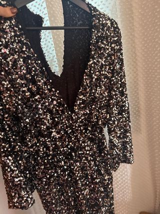 Mono lentejuelas negro y dorado