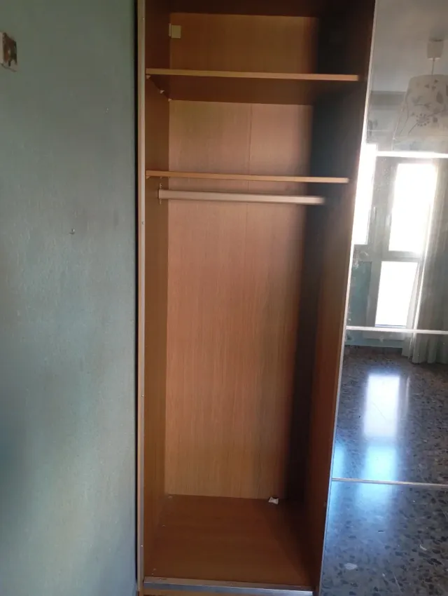 Armario madera y cristal