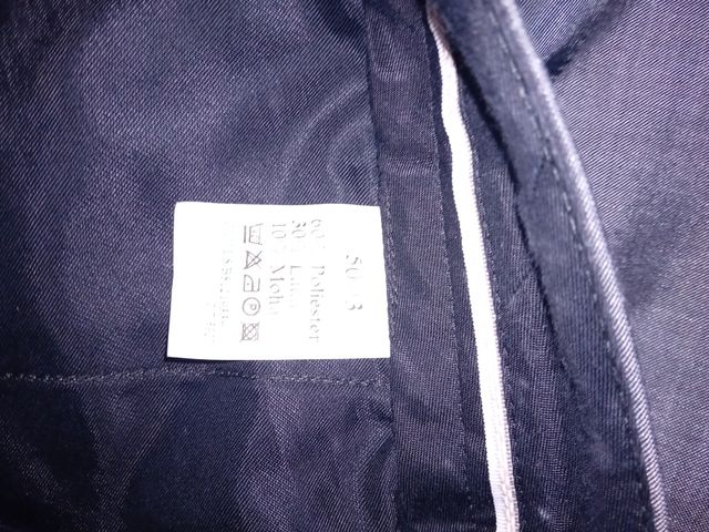 Traje gris moda joven hombre