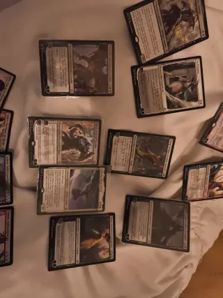 caja con 385 cartas de magic edicion M19 y M20