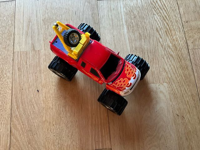 Camión Monstruo Rojo con Llantas Grandes