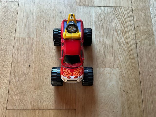 Camión Monstruo Rojo con Llantas Grandes